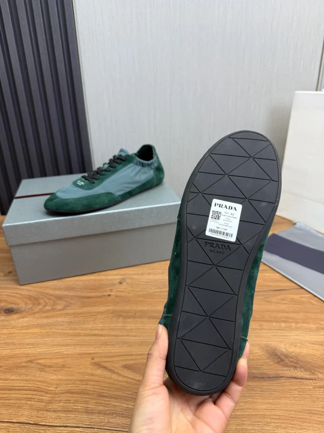 Men's Shoes💰500💰Men's PRADA 2025 Early Spring Collapse New Sports Shoes Moral Training Shoes Collapse's name comes from the fact that it can be easily put on and taken off with bare hands ~ The light and comfortable features create a more relaxed and casual look, and the side elastic design can be worn twice! Super comfortable catwalk sneakers, as thin and light as ballet slippers, as comfortable as sneakers, comfortable and super light on the feet. Fabric: frosted cowhide leather spliced ​​with nylon cloth, cowhide foot pads, men's size 38-45